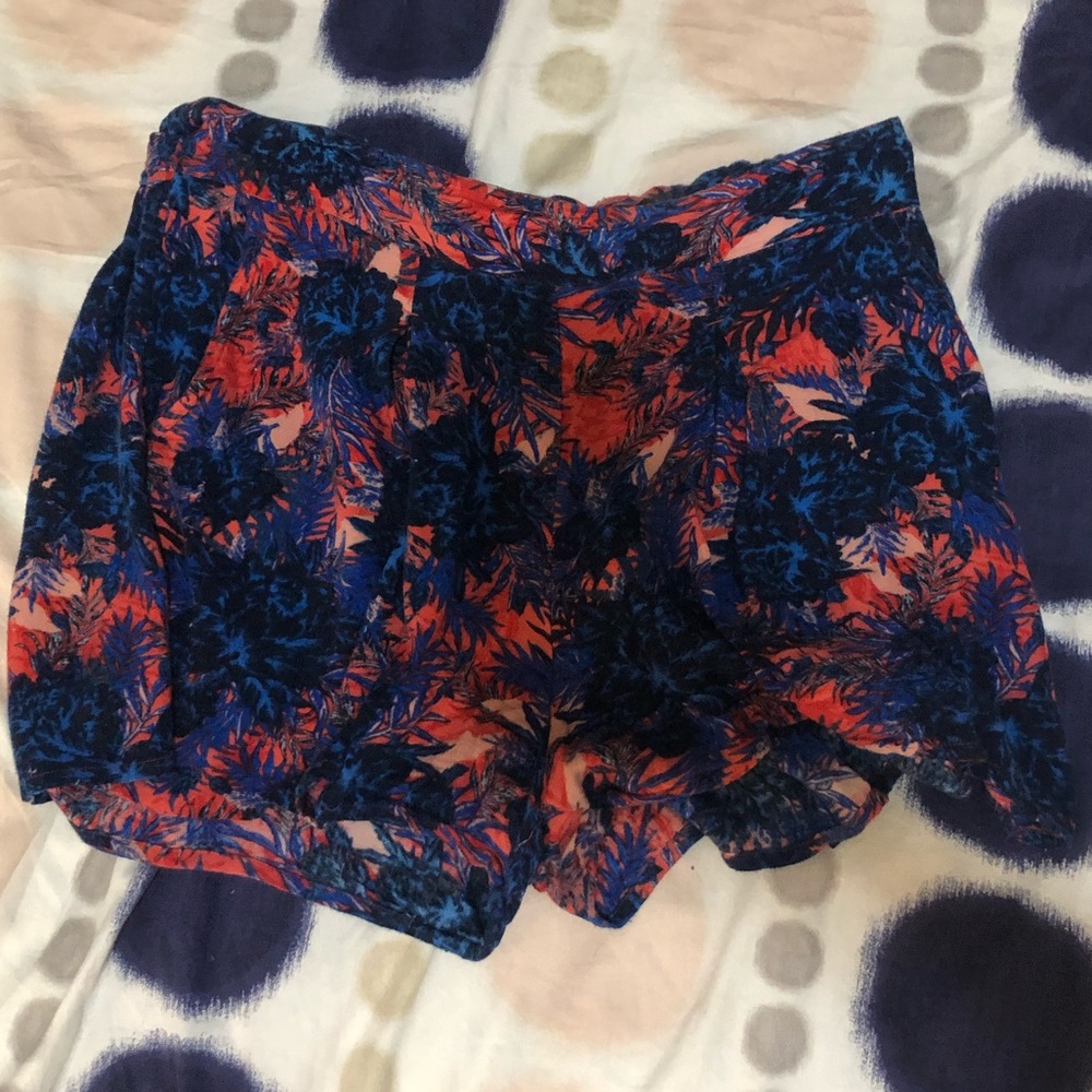 Roxy Tropical Shorts 🌺 - Picture 10 of 14